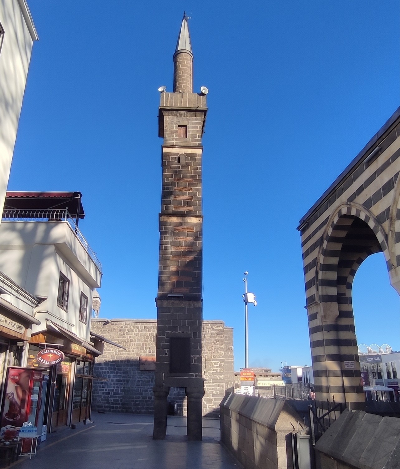 Dört Ayaklı Minare (Şeyh Mutahhar Camii)