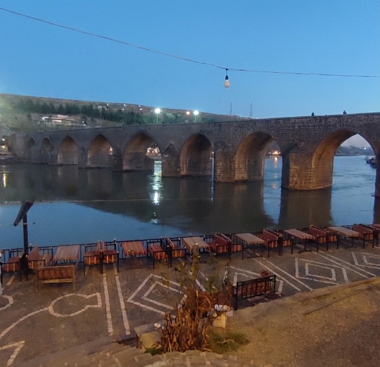 On Gözlü Köprü