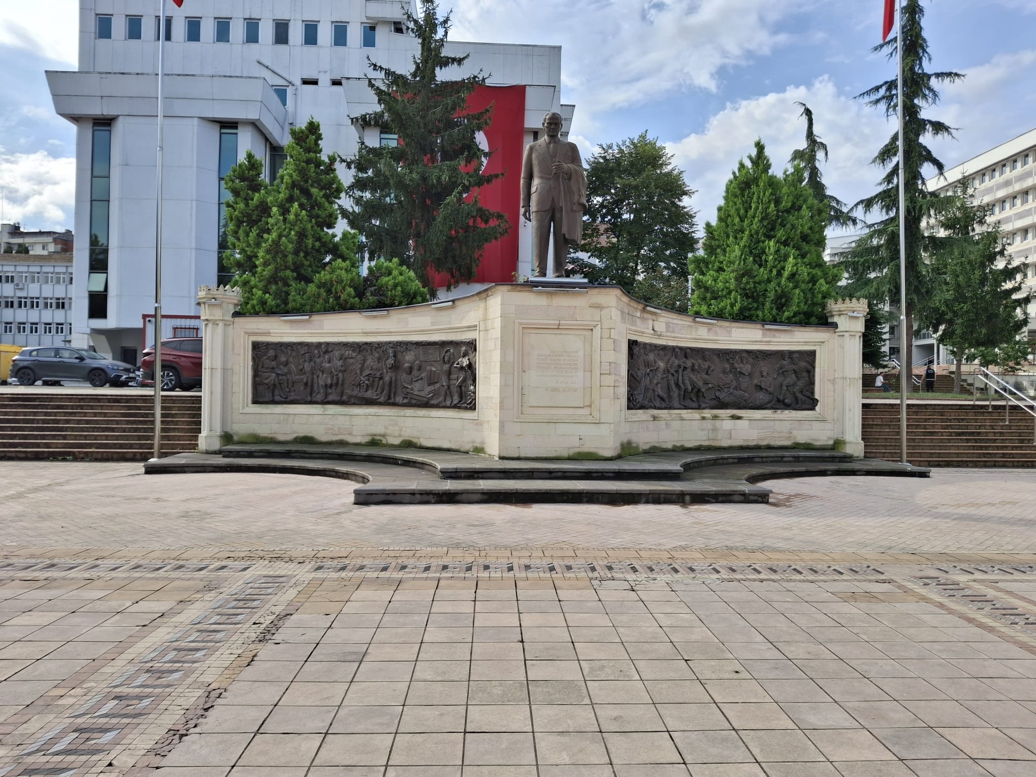 Ortahisar Atatürk Anıtı
