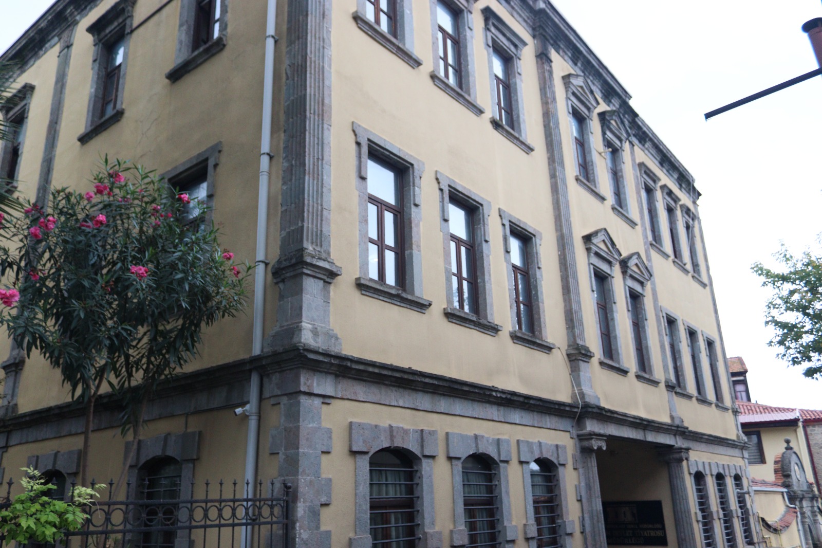 Trabzon Devlet Tiyatrosu Müdürlüğü - Mekan kapak görseli